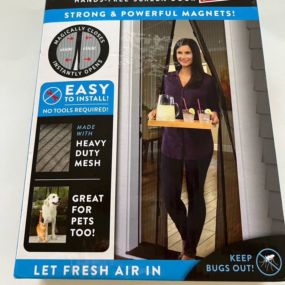 Magic mesh hands free screen door for camping